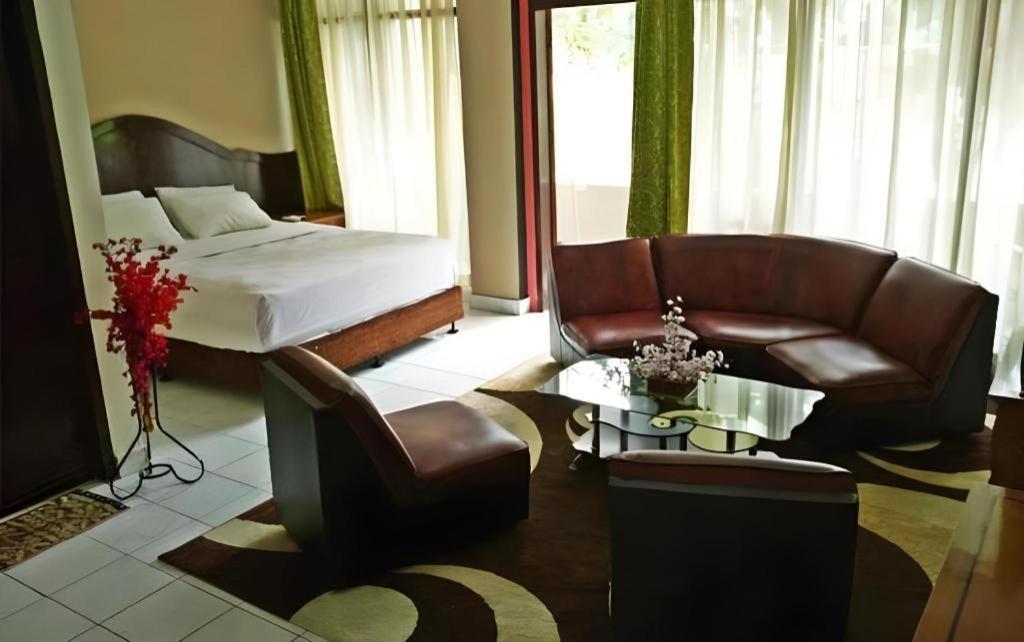 Hotel Benteng بوغيتّينغي المظهر الخارجي الصورة